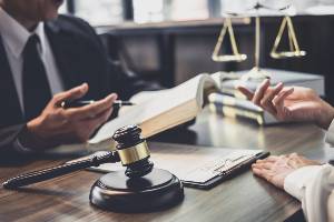 how much does it cost to hire a lawyer